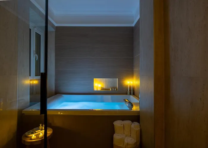 Luxury With Private Hot Tub & Sauna - Magnifica Homes